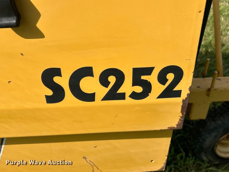 image for item ET3240 2001 Vermeer SC252 stump grinder with trailer