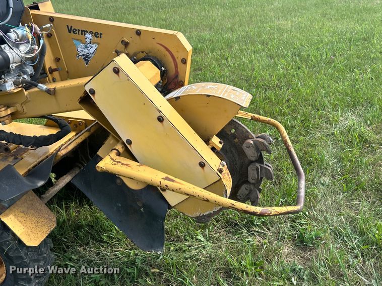 image for item ET3240 2001 Vermeer SC252 stump grinder with trailer