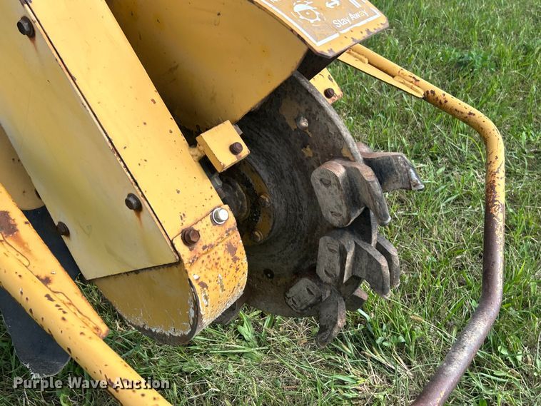 image for item ET3240 2001 Vermeer SC252 stump grinder with trailer