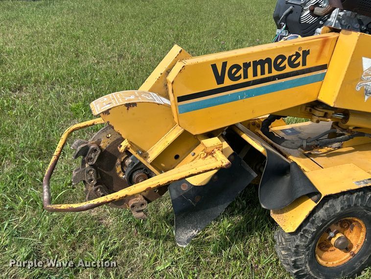 image for item ET3240 2001 Vermeer SC252 stump grinder with trailer