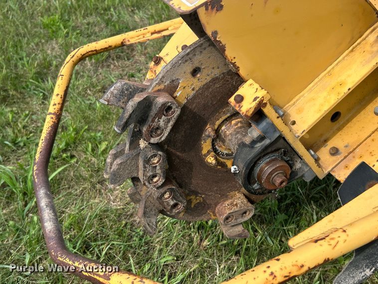 image for item ET3240 2001 Vermeer SC252 stump grinder with trailer