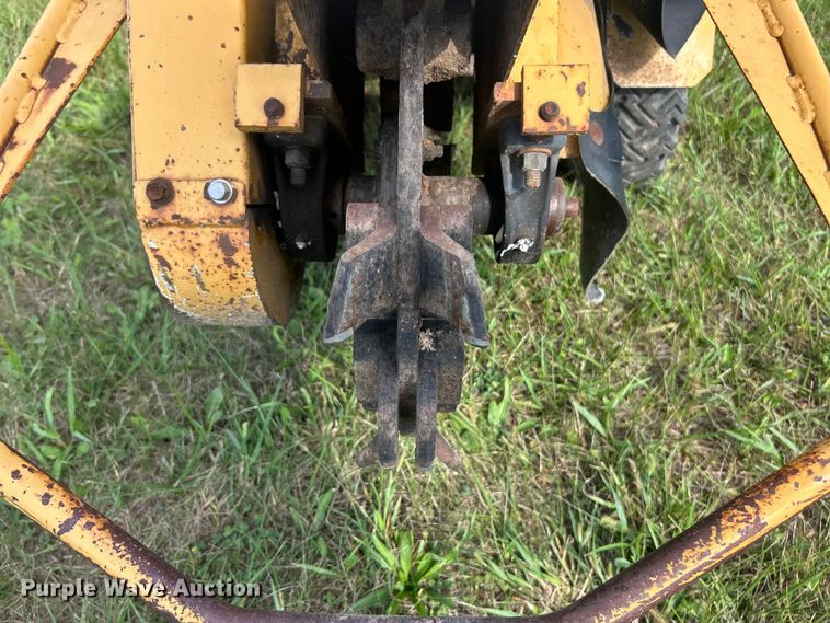 image for item ET3240 2001 Vermeer SC252 stump grinder with trailer