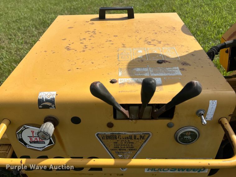 image for item ET3240 2001 Vermeer SC252 stump grinder with trailer