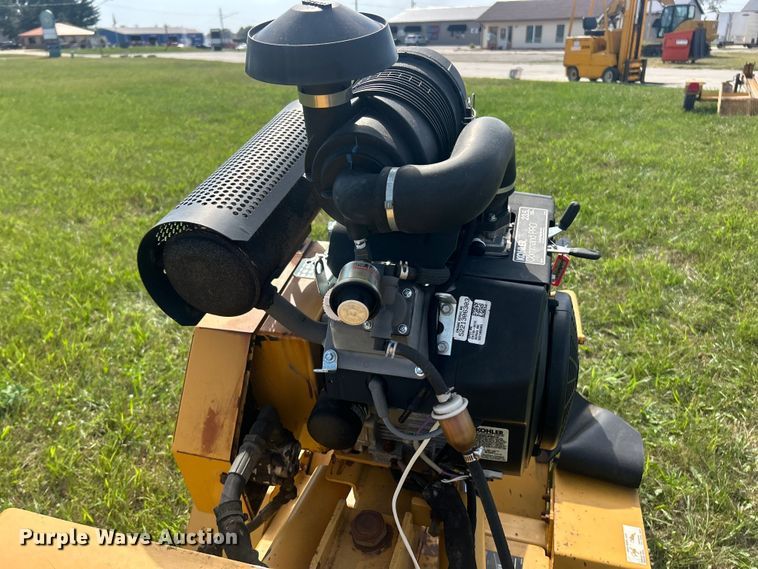 image for item ET3240 2001 Vermeer SC252 stump grinder with trailer