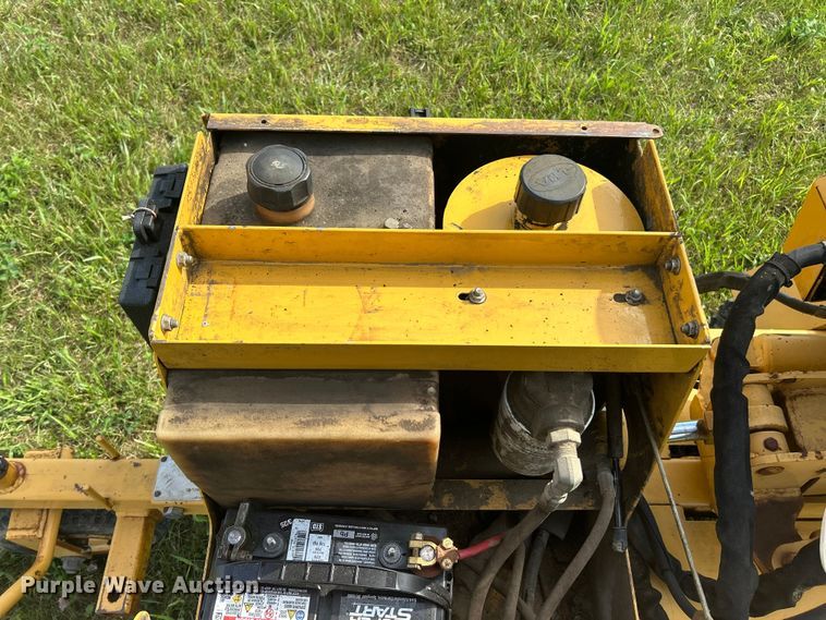 image for item ET3240 2001 Vermeer SC252 stump grinder with trailer
