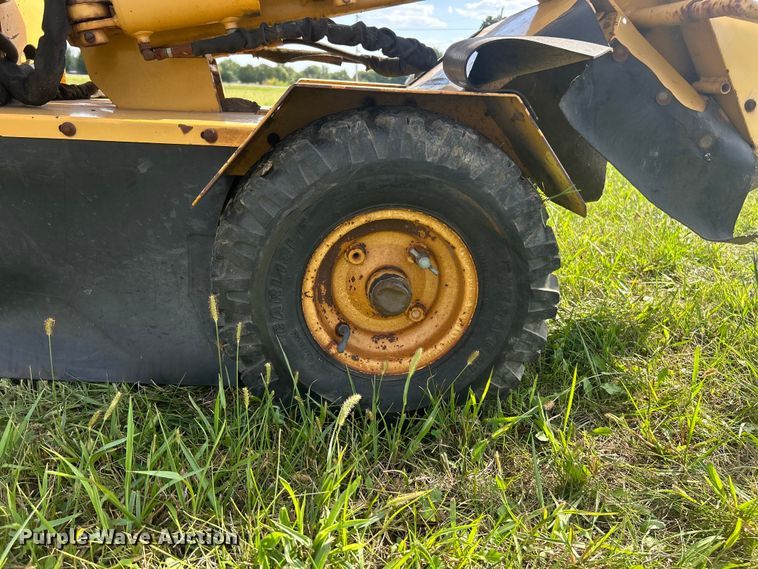 image for item ET3240 2001 Vermeer SC252 stump grinder with trailer