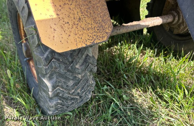 image for item ET3240 2001 Vermeer SC252 stump grinder with trailer