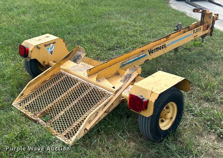 image for item ET3240 2001 Vermeer SC252 stump grinder with trailer