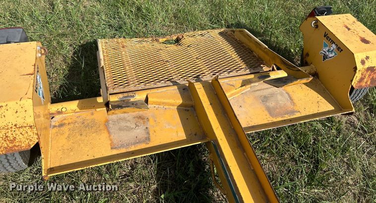 image for item ET3240 2001 Vermeer SC252 stump grinder with trailer