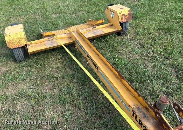 image for item ET3240 2001 Vermeer SC252 stump grinder with trailer