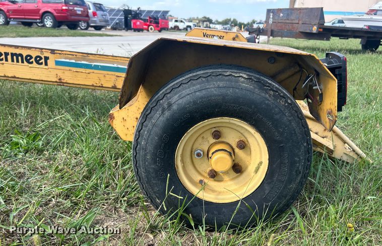 image for item ET3240 2001 Vermeer SC252 stump grinder with trailer