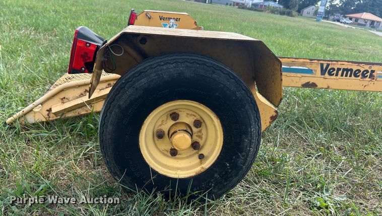 image for item ET3240 2001 Vermeer SC252 stump grinder with trailer