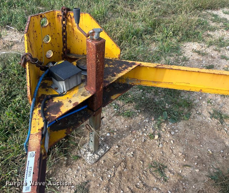 image for item ET3255 1995 Kiefer Industrial pipe straightener trailer