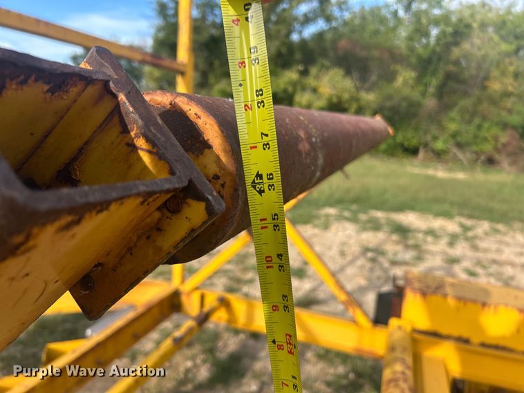 image for item ET3255 1995 Kiefer Industrial pipe straightener trailer