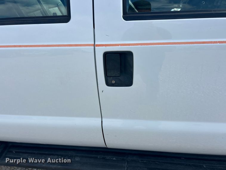 image for item ET3259 2012 Ford F550 Super Duty XL flatbed truck