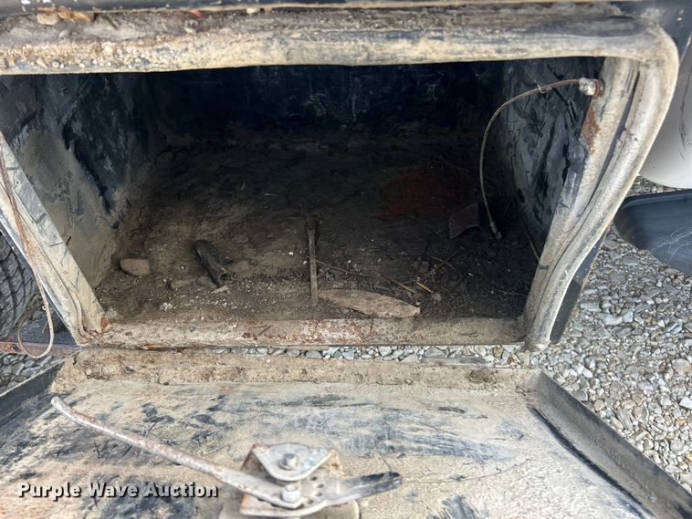 image for item ET3259 2012 Ford F550 Super Duty XL flatbed truck