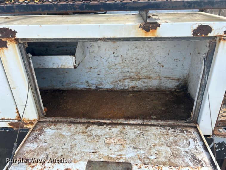 image for item ET3259 2012 Ford F550 Super Duty XL flatbed truck