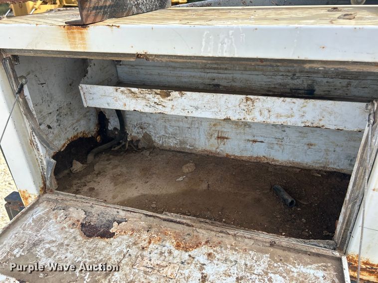 image for item ET3259 2012 Ford F550 Super Duty XL flatbed truck