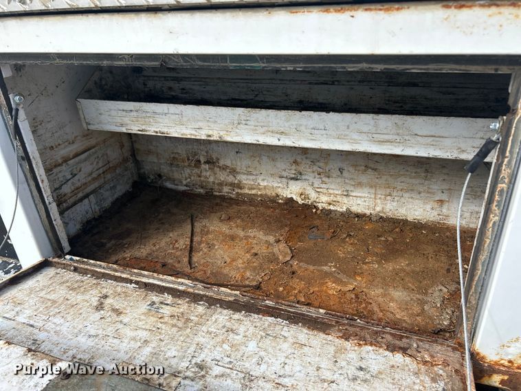 image for item ET3259 2012 Ford F550 Super Duty XL flatbed truck