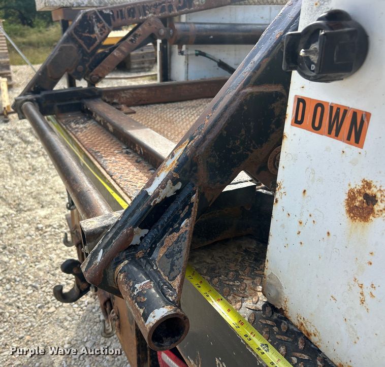 image for item ET3259 2012 Ford F550 Super Duty XL flatbed truck