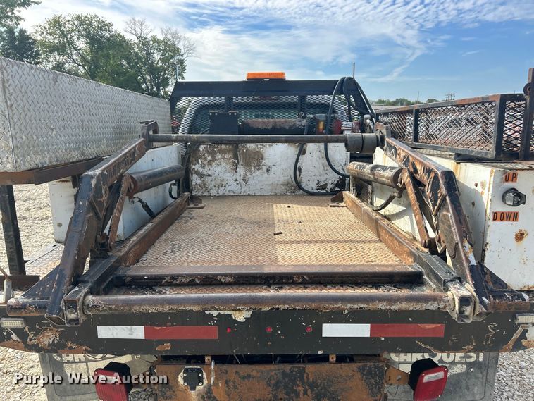 image for item ET3259 2012 Ford F550 Super Duty XL flatbed truck