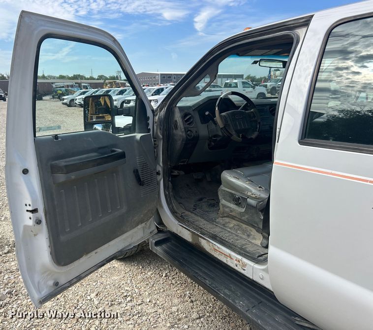 image for item ET3259 2012 Ford F550 Super Duty XL flatbed truck