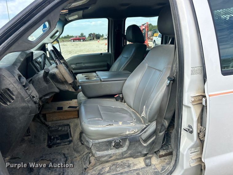 image for item ET3259 2012 Ford F550 Super Duty XL flatbed truck