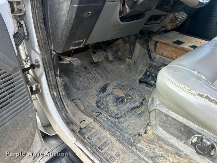 image for item ET3259 2012 Ford F550 Super Duty XL flatbed truck