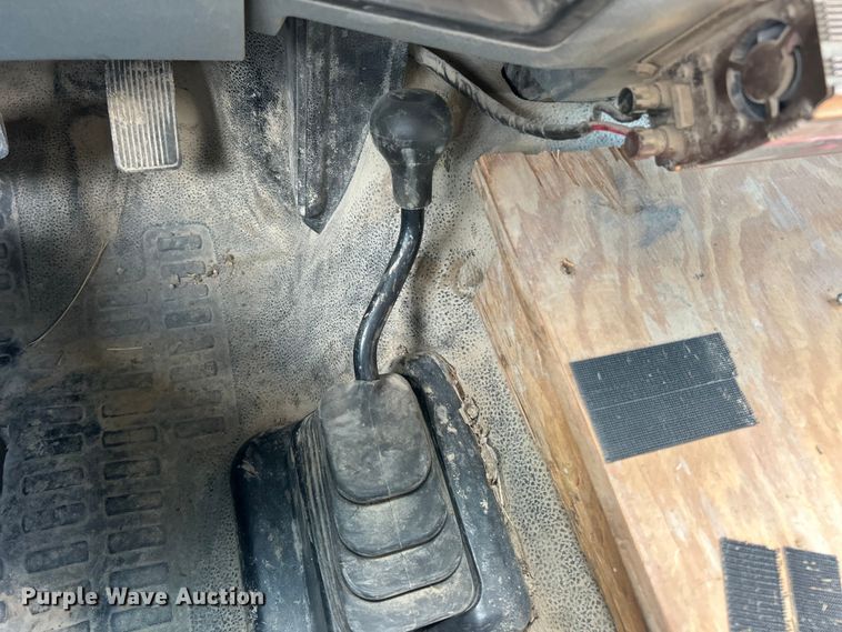 image for item ET3259 2012 Ford F550 Super Duty XL flatbed truck