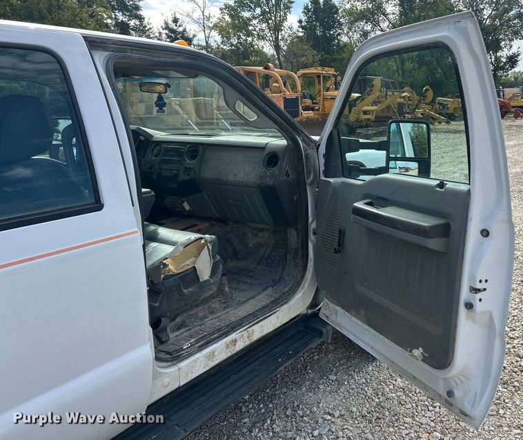 image for item ET3259 2012 Ford F550 Super Duty XL flatbed truck