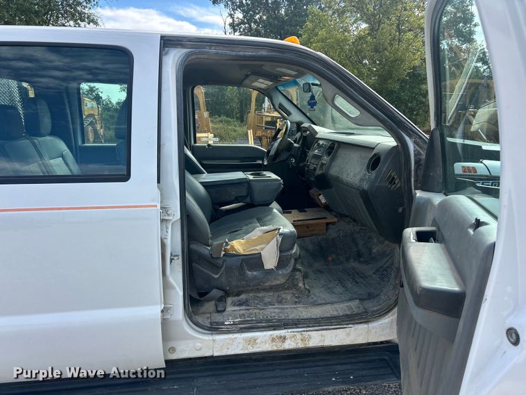 image for item ET3259 2012 Ford F550 Super Duty XL flatbed truck