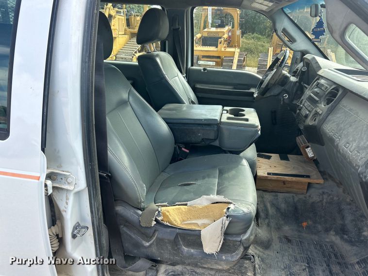 image for item ET3259 2012 Ford F550 Super Duty XL flatbed truck