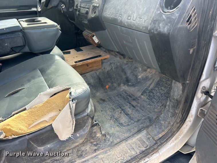 image for item ET3259 2012 Ford F550 Super Duty XL flatbed truck