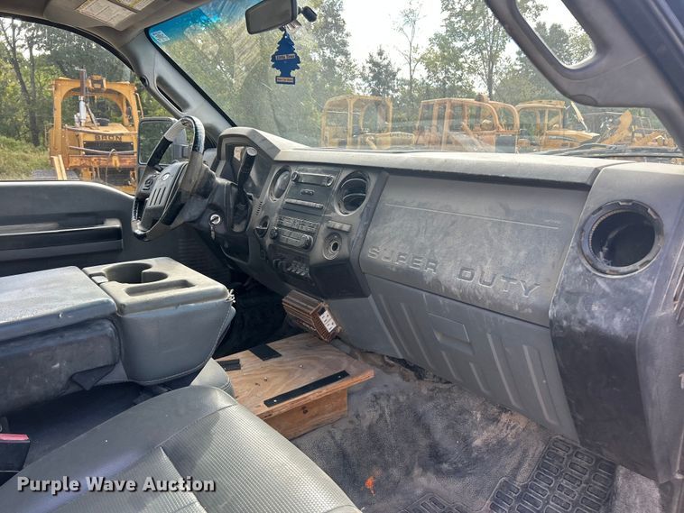 image for item ET3259 2012 Ford F550 Super Duty XL flatbed truck