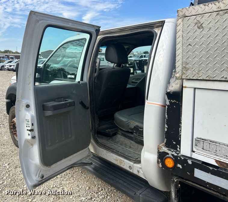 image for item ET3259 2012 Ford F550 Super Duty XL flatbed truck