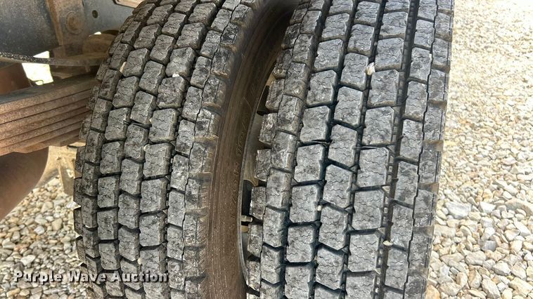 image for item ET3259 2012 Ford F550 Super Duty XL flatbed truck