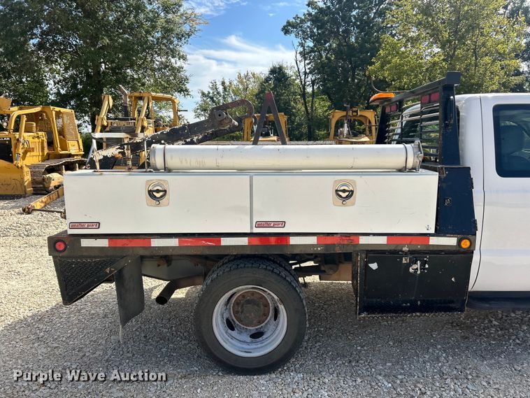 image for item ET3260 2015 Ford F550 Super Duty XL flatbed truck