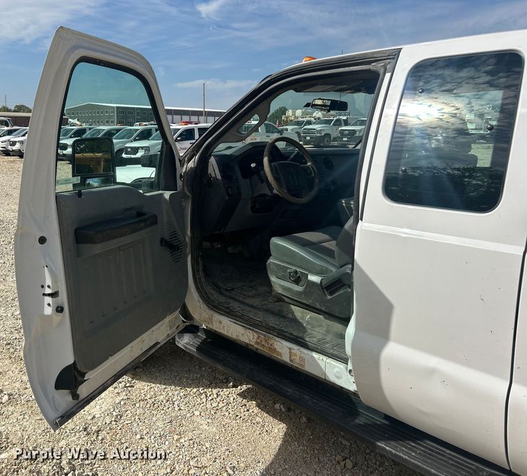 image for item ET3260 2015 Ford F550 Super Duty XL flatbed truck