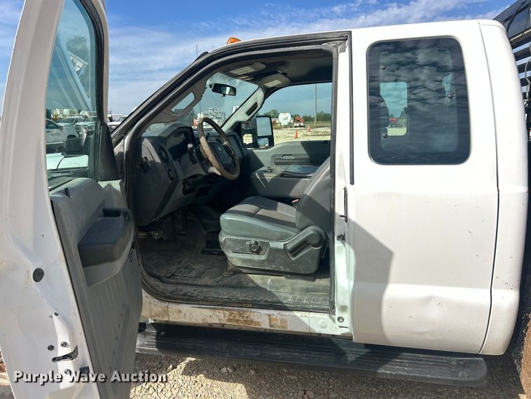 image for item ET3260 2015 Ford F550 Super Duty XL flatbed truck