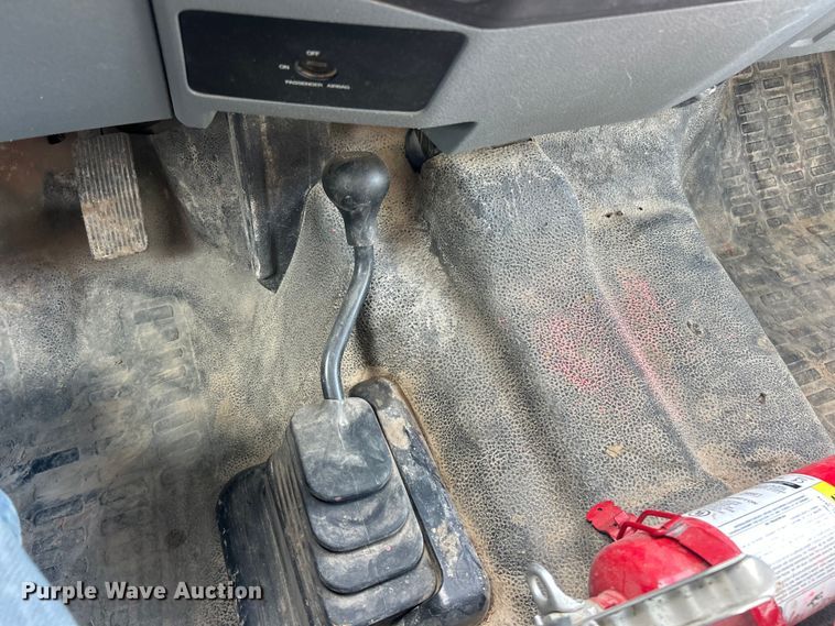 image for item ET3260 2015 Ford F550 Super Duty XL flatbed truck