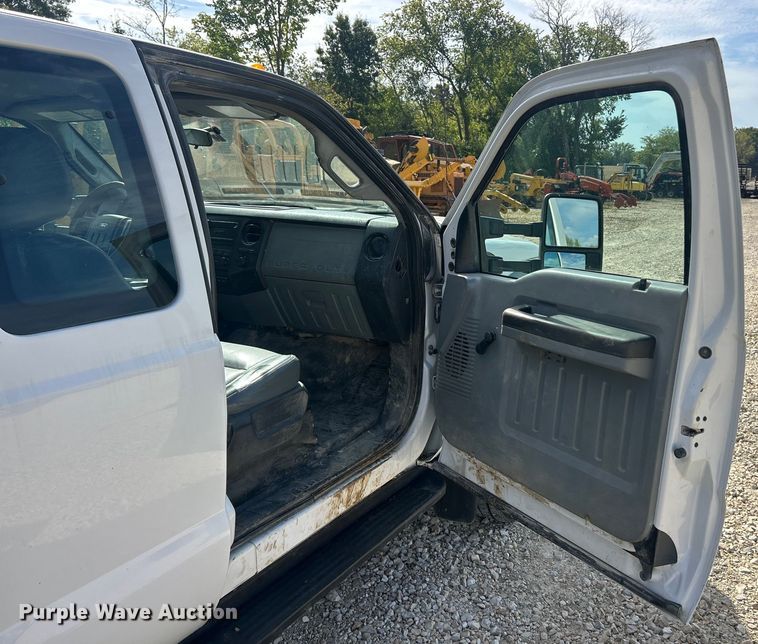 image for item ET3260 2015 Ford F550 Super Duty XL flatbed truck