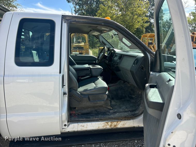 image for item ET3260 2015 Ford F550 Super Duty XL flatbed truck