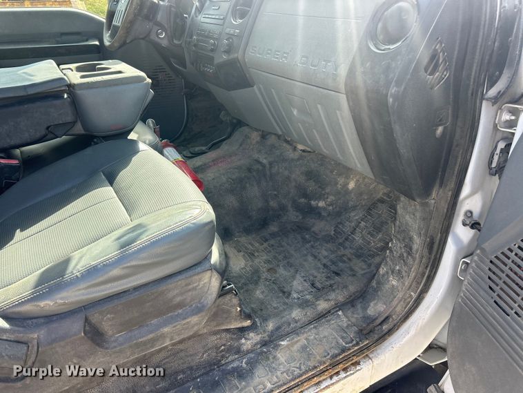 image for item ET3260 2015 Ford F550 Super Duty XL flatbed truck