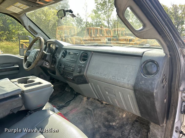 image for item ET3260 2015 Ford F550 Super Duty XL flatbed truck