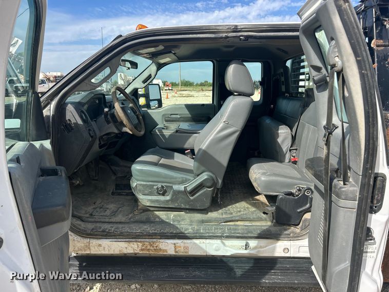 image for item ET3260 2015 Ford F550 Super Duty XL flatbed truck