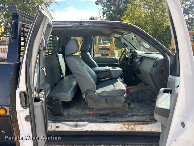 image for item ET3260 2015 Ford F550 Super Duty XL flatbed truck