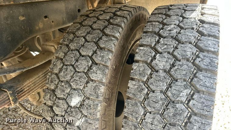 image for item ET3260 2015 Ford F550 Super Duty XL flatbed truck