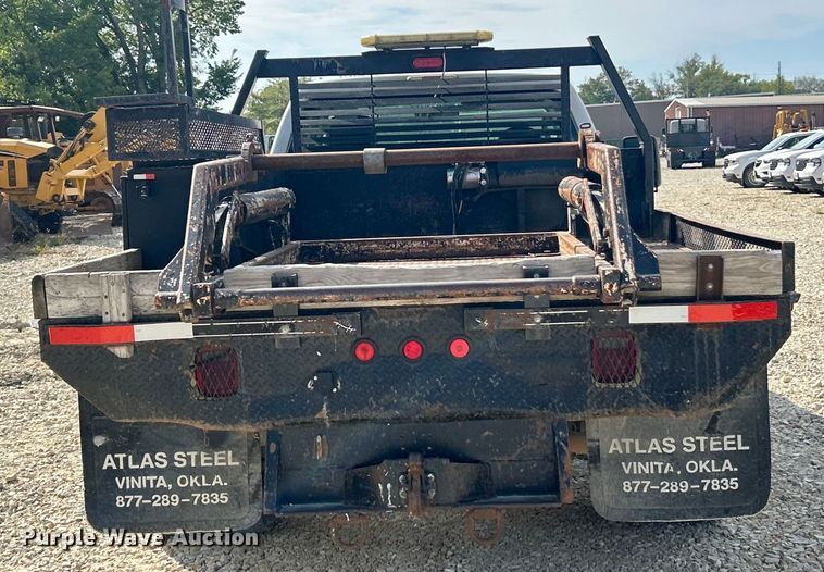 image for item ET3261 2009 Ford F550 Super Duty XL flatbed truck