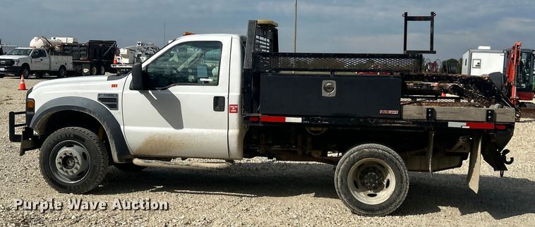 image for item ET3261 2009 Ford F550 Super Duty XL flatbed truck