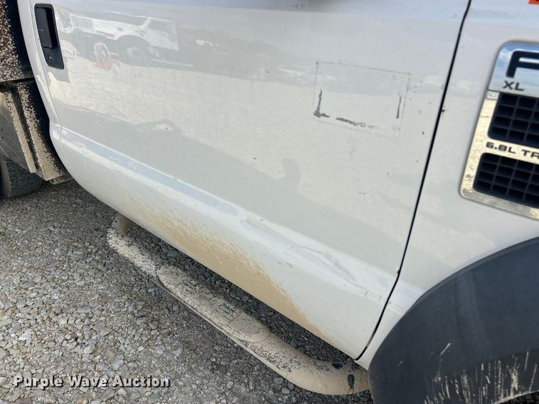image for item ET3261 2009 Ford F550 Super Duty XL flatbed truck